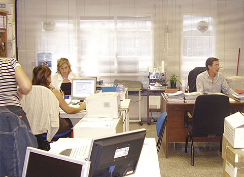 2005: Antiguas oficinas, codo con codo. 2005. Antiguas oficinas de APEME